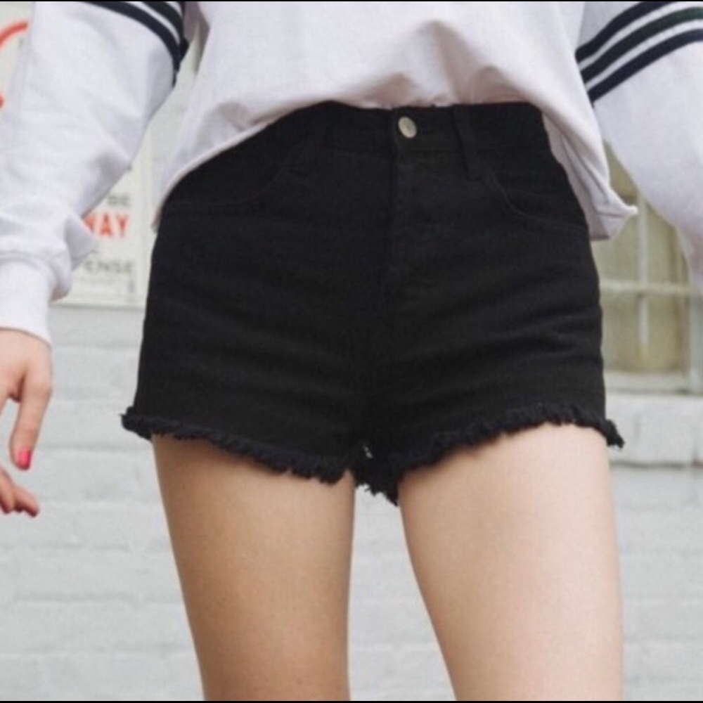 Black Brandy Melville shorts